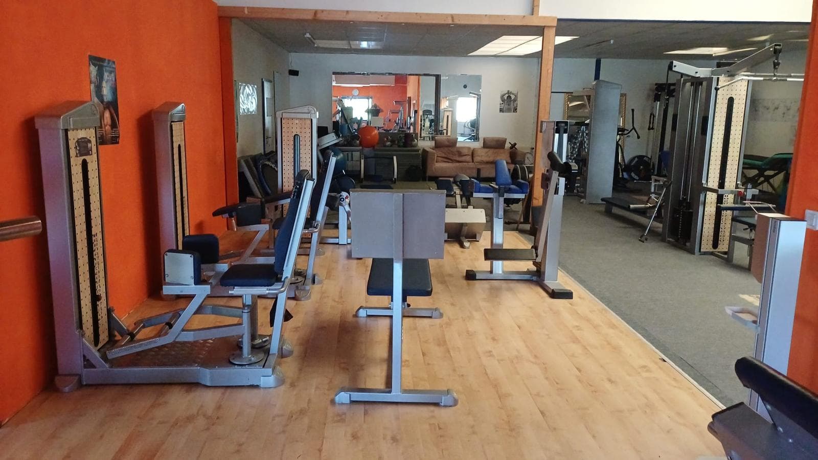 Funktionelle Trainingsfläche im Sportsclub Bovenden mit freier Bewegungsfläche und Equipment